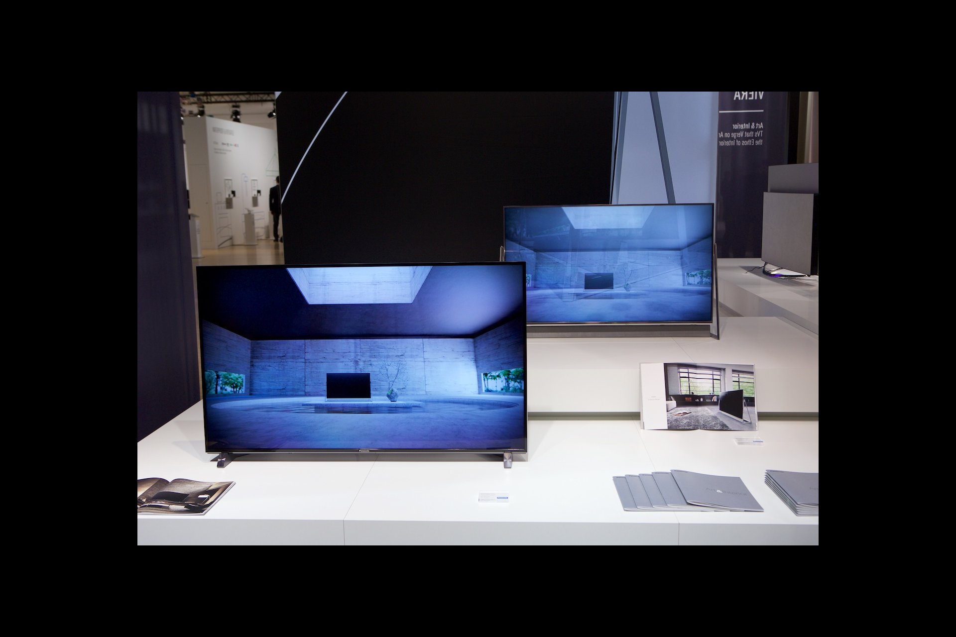 Doch auch in puncto Design entwickelt sich Panasonic weiter. So wurde eine komplette LCD-Serie von italienischen Möbeldesignunternehmen Cassina gestaltet. 